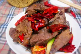 猪肺经典好吃的做法，香辣入味，下酒又下饭，比红烧肉还过瘾图片