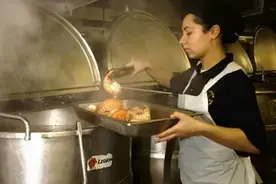 美军航母一天五顿饭，官兵都是吃货？海上小社会可不是这么简单图片