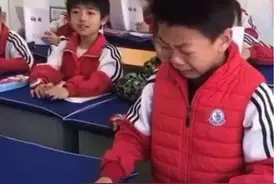 “马”姓学生名字太奇葩，老师点名时偷着乐，看到家长名字后爆笑图片