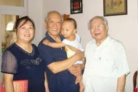 70岁老人恋上30岁保姆，坚持结婚还生了个儿子，九旬老父亲乐开花图片