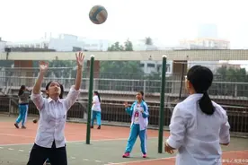 中考体育有多重要？清华北大名校考体育，本科生不会游泳不能毕业图片