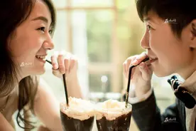 台湾同性恋婚姻合法化，一个同性恋女人和她的新娘图片