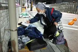 大阪84岁的修道女玛丽亚，夜巡30年！用这种方式为人们传递温暖图片