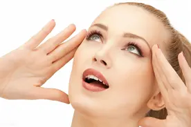 外阴唇上的皮肤长痘怎么办图片