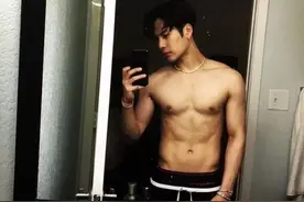 王嘉尔龚俊的肌肉刚刚好，彭于晏的过犹不及，肌肉会影响戏路图片