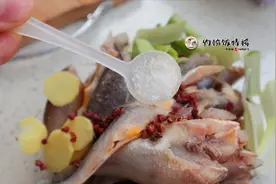炸小黄鱼时，多加这一味调料，做出来没有鱼腥味，鲜香无比吃不够图片