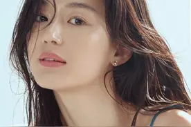 38岁全智贤写真照上线，小吊带秀出好身材，太有女人味图片