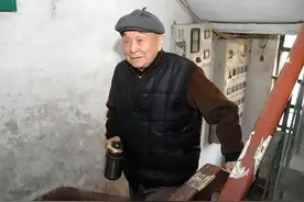 山东医生坚持免费给人看病，女儿看报纸后才知：父亲是侵华日本兵图片