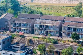 农村宅基地上盖房，再作，迟早给你拆了图片
