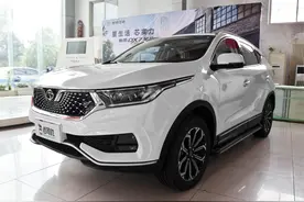 价格实惠，空间也不错，配置也比同级要高，实拍东南DX7图片