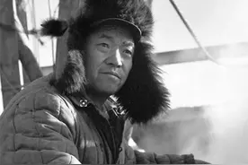 铁人王进喜，47岁英年早逝，留下的妻子、5个子女现状如何？图片