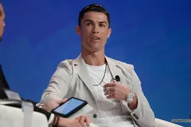 壕无人性！C罗拥有世界最贵劳力士，比2台豪车都贵，布满钻石白金图片