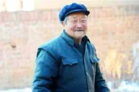 因证件丢失无法证明身份，9旬抗日老兵指着博物馆照片说：这是我图片