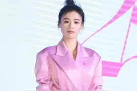 突然get到了马思纯的气质，一身粉紫西装可爱俏皮图片