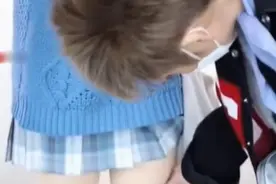 太好笑！宁静机场摸粉丝肉色丝袜，网友调侃：你也想买一条？图片