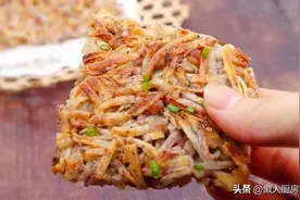 这是香煎芋头饼的做法，火候不能大，要用小火慢煎，才外脆里软图片
