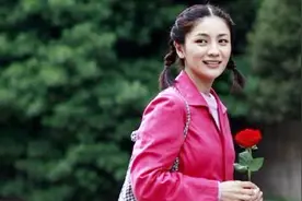 胡可爆料自己理想中的男友，没想过会是沙溢，鲁豫在一旁笑了