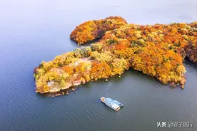 抚顺可以欣赏大伙房水库湖光山色绝佳地叫小青岛，鲜有人来秋色美图片