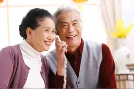 62岁大爷再婚，再婚生活什么感觉？幸福！老年婚姻是健康长寿秘诀图片