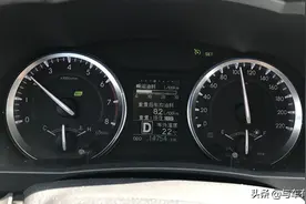 为什么老司机开车更省油？学会这样踩刹车，最多能省15%的油图片