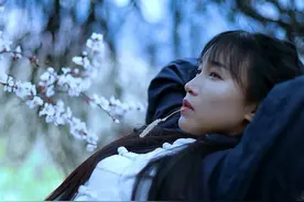 李子柒：从孤儿到时代宠儿再到资本弃儿，她能反击成功吗？图片