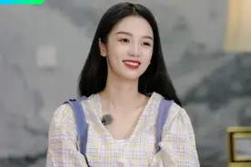 为男方隐婚、卑微、抛弃事业，娱乐圈的这些恋爱脑什么时候能清醒图片