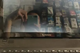 小伙电脑装不上系统，埋怨我的技术差想坑他，这系统谁有本事装？图片