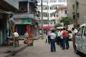 桂林秀峰区集中拆除破旧遮阳雨棚！拆除面积共180余平方米图片