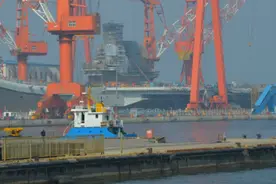 宁愿把航母拆成废铁，也不肯高价卖给我们，如今遇难却来求助中国图片