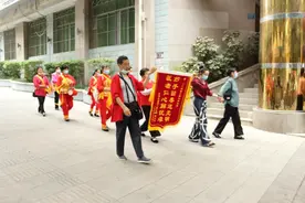 「奉节爱尔眼科医院」白内障患者送锦旗，医患情谊暖人心图片