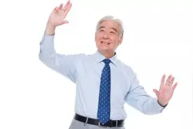 63岁的大爷去相亲，听了女方提的三个条件后，大爷的反击很犀利图片