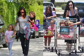 国外妈妈如何做到一人带一窝孩子？听她讲完才明白，中国妈妈真累图片