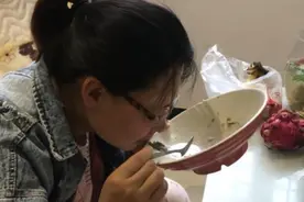 坐月子“吃鸡”有大学问，吃公鸡和吃母鸡效果差距明显，并非迷信图片