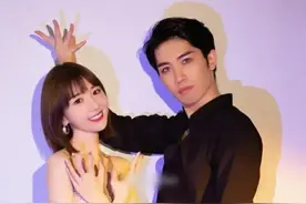 32岁毛晓彤分手原因曝光，2段恋情耗费9年，今获三项奖项逆袭图片