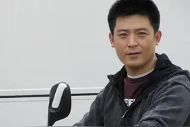 春晚钉子户孙涛，为什么红了25年却从无绯闻？看他妻子就知道了图片