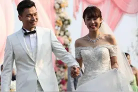 全是女神！中国球员的“太太团”美女如云，但素质却大相径庭！图片