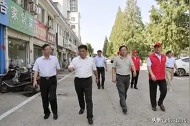王新会到鸡公山大街检查督导全国文明城市创建工作图片