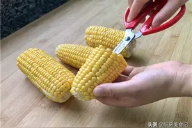 玉米身上有个小开关，转一转玉米马上散开，1分钟剥一盘，超省事图片