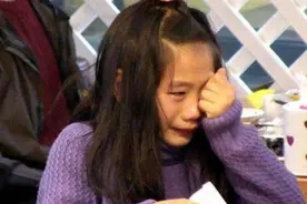 “我能尝一小口吗？”6岁女儿想吃弟弟蛋糕，妈妈的反应让人心寒图片