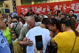 视频 | 8岁姐姐和5岁弟弟一起失踪 再与家人“团圆”已是28年后图片