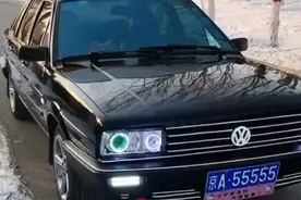 北京最牛桑塔纳，整车爆改配LED大灯，车牌成为最大的亮点图片
