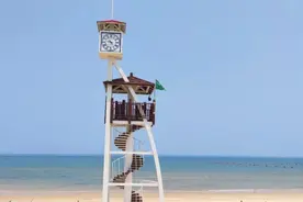 威海又多了一处海水浴场 阳光大海 细沙白浪 还有免费躺椅免费冲淋图片
