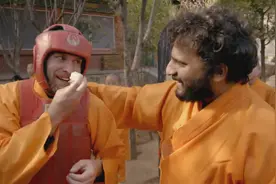 英国肌肉男质疑中国武术，上门挑战少林武僧，结果只能肿着脸回国图片