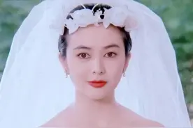 关之琳就这样“输”给朱丽倩，老后还被华仔挂念，她可曾后悔过？图片