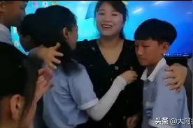 毕业季，洛阳一所小学学生们的举动令老师泪目图片