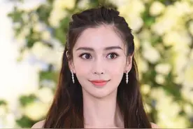 Angelababy自曝驼背形体差，矫正带穿里面勒几天，腰板挺得笔直图片