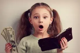 “妈妈，给我零花钱”，孩子要钱时，再穷也不能说这三句话图片