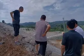 汉中一工地挖出汉代青铜器 挖出残片工人：本想当废品处理图片