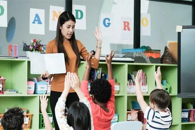 幼儿园公立好还是私立好？能上公立尽量上公立，超前教育是个隐患