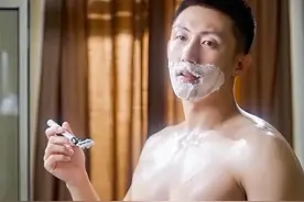 网友热议：黄景瑜这个身材你们觉得可吗？图片